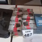LOTE 487 - 20 CAIXAS DE PERFURADORES DE PAPEL, 06 CAIXAS DE TINTA PARA CARIMBO E 01 PASTA PARA CANETAS. (NO ESTADO) ATENÇÃO! FAZER A VISITAÇÃO ANTES DE ARREMATAR, NÃO SABEMOS SE FUNCIONA, LEILÃO NÃO TEM GARANTIA E NEM DEVOLUÇÃO, SUJEITO A POSSÍVEIS AVARIAS VISÍVEIS/OCULTAS E/OU AUSÊNCIA DE COMPONENTES.