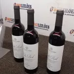 LOTE 320 - 03 GARRAFAS DE VINHO TINTO VALA REAL PORTUGUÊS SAFRA 2019 750ML. (NO ESTADO) ATENÇÃO! FAZER A VISITAÇÃO ANTES DE ARREMATAR, NÃO SABEMOS SE FUNCIONA, LEILÃO NÃO TEM GARANTIA E NEM DEVOLUÇÃO, SUJEITO A POSSÍVEIS AVARIAS VISÍVEIS/OCULTAS E/OU AUSÊNCIA DE COMPONENTES.