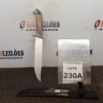 LOTE 230 - 01 FACA COM CABEÇA DE ONÇA AÇO INOX TAMANHO TOTAL 36CM. (NO ESTADO) ATENÇÃO! FAZER A VISITAÇÃO ANTES DE ARREMATAR, NÃO SABEMOS SE FUNCIONA, LEILÃO NÃO TEM GARANTIA E NEM DEVOLUÇÃO, SUJEITO A POSSÍVEIS AVARIAS VISÍVEIS/OCULTAS E/OU AUSÊNCIA DE COMPONENTES.