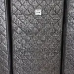 LOTE 168 - 01 COLCHÃO SOLTEIRO COM BASE 1,88CM X 0,88CM. (NO ESTADO EM QUE SE ENCONTRA. SUJEITO A AVARIAS OCULTAS/VISÍVEIS.) BJ7222M