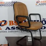 LOTE 001 - 01 CADEIRA. (NO ESTADO EM QUE SE ENCONTRA. SUJEITO A AVARIAS OCULTAS/VISÍVEIS.) BF8572Y