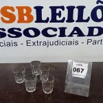 LOTE 067 - 05 COPOS DE VIDRO. (NO ESTADO EM QUE SE ENCONTRA. SUJEITO A AVARIAS OCULTAS/VISÍVEIS.)