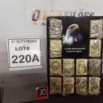 LOTE 220 - 01 KIT COM 12 ISQUEIRO TIPO ZIPPO PERSONALIZADOS. (NO ESTADO) ATENÇÃO! FAZER A VISITAÇÃO ANTES DE ARREMATAR, NÃO SABEMOS SE FUNCIONA, LEILÃO NÃO TEM GARANTIA E NEM DEVOLUÇÃO, SUJEITO A POSSÍVEIS AVARIAS VISÍVEIS/OCULTAS E/OU AUSÊNCIA DE COMPONENTES.