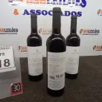 LOTE 518 - 03 GARRAFAS DE VINHO TINTO VALA REAL PORTUGUÊS SAFRA 2019 750ML. (NO ESTADO) ATENÇÃO! FAZER A VISITAÇÃO ANTES DE ARREMATAR, NÃO SABEMOS SE FUNCIONA, LEILÃO NÃO TEM GARANTIA E NEM DEVOLUÇÃO, SUJEITO A POSSÍVEIS AVARIAS VISÍVEIS/OCULTAS E/OU AUSÊNCIA DE COMPONENTES.
