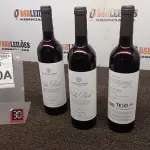 LOTE 340 - 03 GARRAFAS DE VINHO TINTO VALA REAL PORTUGUÊS SAFRA 2019 750ML. (NO ESTADO) ATENÇÃO! FAZER A VISITAÇÃO ANTES DE ARREMATAR, NÃO SABEMOS SE FUNCIONA, LEILÃO NÃO TEM GARANTIA E NEM DEVOLUÇÃO, SUJEITO A POSSÍVEIS AVARIAS VISÍVEIS/OCULTAS E/OU AUSÊNCIA DE COMPONENTES.