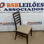 LOTE 117 - 01 CADEIRA DE JANTAR. (NO ESTADO EM QUE SE ENCONTRA. SUJEITO A AVARIAS OCULTAS/VISÍVEIS.) AU2145K