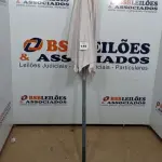 LOTE 149 - 01 GUARDA SOL. (NO ESTADO EM QUE SE ENCONTRA. SUJEITO A AVARIAS OCULTAS/VISÍVEIS.) BH1638M