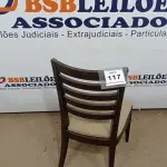 LOTE 117 - 01 CADEIRA DE JANTAR. (NO ESTADO EM QUE SE ENCONTRA. SUJEITO A AVARIAS OCULTAS/VISÍVEIS.) AU2145K