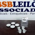 LOTE 068 - 04 XÍCARAS COM 04 PIRES. (NO ESTADO EM QUE SE ENCONTRA. SUJEITO A AVARIAS OCULTAS/VISÍVEIS.)
