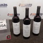 LOTE 310 - 03 GARRAFAS DE VINHO TINTO VALA REAL PORTUGUÊS SAFRA 2019 750ML. (NO ESTADO) ATENÇÃO! FAZER A VISITAÇÃO ANTES DE ARREMATAR, NÃO SABEMOS SE FUNCIONA, LEILÃO NÃO TEM GARANTIA E NEM DEVOLUÇÃO, SUJEITO A POSSÍVEIS AVARIAS VISÍVEIS/OCULTAS E/OU AUSÊNCIA DE COMPONENTES.