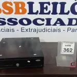LOTE 362 - 01 GAVETA DE DINHEIRO. (NO ESTADO) ATENÇÃO! FAZER A VISITAÇÃO ANTES DE ARREMATAR, NÃO SABEMOS SE FUNCIONA, LEILÃO NÃO TEM GARANTIA E NEM DEVOLUÇÃO, SUJEITO A POSSÍVEIS AVARIAS VISÍVEIS/OCULTAS E/OU AUSÊNCIA DE COMPONENTES.