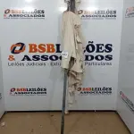 LOTE 147 - 01 UMBRELLA. (NO ESTADO EM QUE SE ENCONTRA. SUJEITO A AVARIAS OCULTAS/VISÍVEIS.) BH1583F