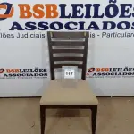 LOTE 117 - 01 CADEIRA DE JANTAR. (NO ESTADO EM QUE SE ENCONTRA. SUJEITO A AVARIAS OCULTAS/VISÍVEIS.) AU2145K