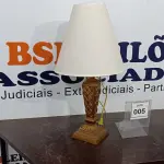 LOTE 005 - 01 ABAJUR. (NO ESTADO EM QUE SE ENCONTRA. SUJEITO A AVARIAS OCULTAS/VISÍVEIS.) AU2335A