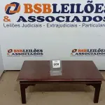LOTE 050 - 01 MESA DE CENTRO. (NO ESTADO EM QUE SE ENCONTRA. SUJEITO A AVARIAS OCULTAS/VISÍVEIS.) BJ7205D