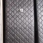 LOTE 163 - 01 COLCHÃO SOLTEIRO COM BASE 1,88CM X 0,88CM. (NO ESTADO EM QUE SE ENCONTRA. SUJEITO A AVARIAS OCULTAS/VISÍVEIS.) BJ7222K