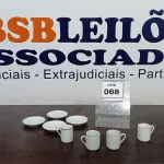 LOTE 068 - 04 XÍCARAS COM 04 PIRES. (NO ESTADO EM QUE SE ENCONTRA. SUJEITO A AVARIAS OCULTAS/VISÍVEIS.)
