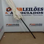 LOTE 143 - 01 GUARDA SOL. (NO ESTADO EM QUE SE ENCONTRA. SUJEITO A AVARIAS OCULTAS/VISÍVEIS.) BJ7374W