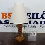 LOTE 005 - 01 ABAJUR. (NO ESTADO EM QUE SE ENCONTRA. SUJEITO A AVARIAS OCULTAS/VISÍVEIS.) AU2335A