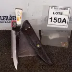 LOTE 150 - 01 FACA ARTESANAL  JUSTICEIRO AÇO CARBONO E CABO DE MADEIRA 39CM. (NO ESTADO) ATENÇÃO! FAZER A VISITAÇÃO ANTES DE ARREMATAR, NÃO SABEMOS SE FUNCIONA, LEILÃO NÃO TEM GARANTIA E NEM DEVOLUÇÃO, SUJEITO A POSSÍVEIS AVARIAS VISÍVEIS/OCULTAS E/OU AUSÊNCIA DE COMPONENTES.