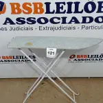 LOTE 121 - 01 TÁBUA DE PASSAR ROUPAS. (NO ESTADO EM QUE SE ENCONTRA. SUJEITO A AVARIAS OCULTAS/VISÍVEIS.)