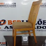 LOTE 026 - 01 CADEIRA DE COZINHA. (NO ESTADO EM QUE SE ENCONTRA. SUJEITO A AVARIAS OCULTAS/VISÍVEIS.) BF8696U