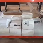 LOTE 432 - 01 LOTE COM GRANDE QUANTIDADE DE DISPENSADORES DE PAPEL. (NO ESTADO) ATENÇÃO! FAZER A VISITAÇÃO ANTES DE ARREMATAR, NÃO SABEMOS SE FUNCIONA, LEILÃO NÃO TEM GARANTIA E NEM DEVOLUÇÃO, SUJEITO A POSSÍVEIS AVARIAS VISÍVEIS/OCULTAS E/OU AUSÊNCIA DE COMPONENTES.