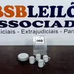 LOTE 069 - 04 XÍCARAS COM 04 PIRES. (NO ESTADO EM QUE SE ENCONTRA. SUJEITO A AVARIAS OCULTAS/VISÍVEIS.)