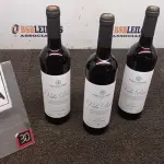 LOTE 330 - 03 GARRAFAS DE VINHO TINTO VALA REAL PORTUGUÊS SAFRA 2019 750ML. (NO ESTADO) ATENÇÃO! FAZER A VISITAÇÃO ANTES DE ARREMATAR, NÃO SABEMOS SE FUNCIONA, LEILÃO NÃO TEM GARANTIA E NEM DEVOLUÇÃO, SUJEITO A POSSÍVEIS AVARIAS VISÍVEIS/OCULTAS E/OU AUSÊNCIA DE COMPONENTES.