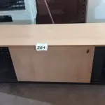 LOTE 384 - 01 RACK 02 PORTAS DE CORRER COM RODINHAS. (NO ESTADO) ATENÇÃO! FAZER A VISITAÇÃO ANTES DE ARREMATAR, NÃO SABEMOS SE FUNCIONA, LEILÃO NÃO TEM GARANTIA E NEM DEVOLUÇÃO, SUJEITO A POSSÍVEIS AVARIAS VISÍVEIS/OCULTAS E/OU AUSÊNCIA DE COMPONENTES.