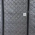 LOTE 168 - 01 COLCHÃO SOLTEIRO COM BASE 1,88CM X 0,88CM. (NO ESTADO EM QUE SE ENCONTRA. SUJEITO A AVARIAS OCULTAS/VISÍVEIS.) BJ7222M