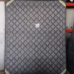 LOTE 111 - 01 COLCHÃO DE CASAL COM BASES 1,98CM X 1,58CM. (NO ESTADO EM QUE SE ENCONTRA. SUJEITO A AVARIAS OCULTAS/VISÍVEIS.) BJ7226S