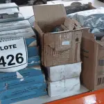 LOTE 426 - 01 LOTE COM GRANDE QUANTIDADE DE BLOCOS DE ANOTAÇÕES, GRAMPOS, LACRES, FOLHAS DE ETIQUETAS, DISJUNTORES E 02 LIXEIRAS. (NO ESTADO) ATENÇÃO! FAZER A VISITAÇÃO ANTES DE ARREMATAR, NÃO SABEMOS SE FUNCIONA, LEILÃO NÃO TEM GARANTIA E NEM DEVOLUÇÃO, SUJEITO A POSSÍVEIS AVARIAS VISÍVEIS/OCULTAS E/OU AUSÊNCIA DE COMPONENTES.