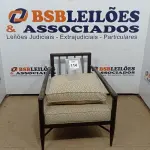 LOTE 114 - 01 POLTRONA. (NO ESTADO EM QUE SE ENCONTRA. SUJEITO A AVARIAS OCULTAS/VISÍVEIS.) BF8703L
