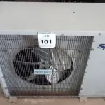 LOTE 101 - 01 CONDENSADORA SPRINGER 18.000BTUS. (NO ESTADO EM QUE SE ENCONTRA. SUJEITO A AVARIAS OCULTAS/VISÍVEIS.)