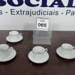 LOTE 065 - 04 XÍCARAS COM 04 PIRES. (NO ESTADO EM QUE SE ENCONTRA. SUJEITO A AVARIAS OCULTAS/VISÍVEIS.)