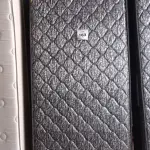 LOTE 163 - 01 COLCHÃO SOLTEIRO COM BASE 1,88CM X 0,88CM. (NO ESTADO EM QUE SE ENCONTRA. SUJEITO A AVARIAS OCULTAS/VISÍVEIS.) BJ7222K