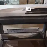 LOTE 338 - 01 PLOTTER MARCA HP MODELO DESIGNJET 500. (NO ESTADO) ATENÇÃO! FAZER A VISITAÇÃO ANTES DE ARREMATAR, NÃO SABEMOS SE FUNCIONA, LEILÃO NÃO TEM GARANTIA E NEM DEVOLUÇÃO, SUJEITO A POSSÍVEIS AVARIAS VISÍVEIS/OCULTAS E/OU AUSÊNCIA DE COMPONENTES.
