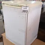 LOTE 383 - 01 FRIGOBAR MARCA ELECTROLUX 220V. (NO ESTADO) ATENÇÃO! FAZER A VISITAÇÃO ANTES DE ARREMATAR, NÃO SABEMOS SE FUNCIONA, LEILÃO NÃO TEM GARANTIA E NEM DEVOLUÇÃO, SUJEITO A POSSÍVEIS AVARIAS VISÍVEIS/OCULTAS E/OU AUSÊNCIA DE COMPONENTES.
