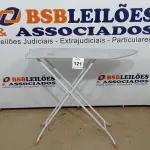 LOTE 121 - 01 TÁBUA DE PASSAR ROUPAS. (NO ESTADO EM QUE SE ENCONTRA. SUJEITO A AVARIAS OCULTAS/VISÍVEIS.)