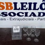 LOTE 072 - 04 TAÇAS EM VIDRO. (NO ESTADO EM QUE SE ENCONTRA. SUJEITO A AVARIAS OCULTAS/VISÍVEIS.)