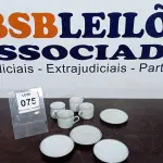 LOTE 075 - 04 XÍCARAS COM 04 PIRES. (NO ESTADO EM QUE SE ENCONTRA. SUJEITO A AVARIAS OCULTAS/VISÍVEIS.)