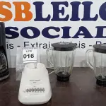 LOTE 016 - 01 CAFETEIRA ELECTROLUX 220V, 01 BASE DE LIGUIFICADORS HAMILTON BEACH 110V E 02 COPOS DE LIGUIFICADOR EM VIDRO. (NO ESTADO EM QUE SE ENCONTRA. SUJEITO A AVARIAS OCULTAS/VISÍVEIS.)