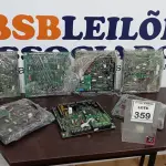 LOTE 359 - 05 PLACAS MÃE. (NO ESTADO) ATENÇÃO! FAZER A VISITAÇÃO ANTES DE ARREMATAR, NÃO SABEMOS SE FUNCIONA, LEILÃO NÃO TEM GARANTIA E NEM DEVOLUÇÃO, SUJEITO A POSSÍVEIS AVARIAS VISÍVEIS/OCULTAS E/OU AUSÊNCIA DE COMPONENTES.