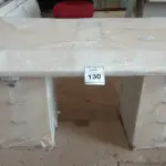 LOTE 130 - 01 MESA EM MADEIRA COM 02 GAVETEIROS. (NO ESTADO EM QUE SE ENCONTRA. SUJEITO A AVARIAS OCULTAS/VISÍVEIS.)