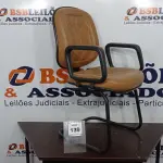 LOTE 139 - 01 CADEIRA. (NO ESTADO EM QUE SE ENCONTRA. SUJEITO A AVARIAS OCULTAS/VISÍVEIS.) AV9898X