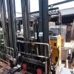 LOTE 498 - 01 EMPILHADEIRA ELÉTRICA. (NO ESTADO) ATENÇÃO! FAZER A VISITAÇÃO ANTES DE ARREMATAR, NÃO SABEMOS SE FUNCIONA. LEILÃO NÃO TEM GARANTIA E NEM DEVOLUÇÃO, SUJEITO A POSSÍVEIS AVARIAS VISÍVEIS/OCULTAS E/OU AUSÊNCIA DE COMPONENTES.