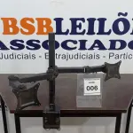 LOTE 006 -  01 SUPORTE DUPLO PARA MONITORES. (NO ESTADO EM QUE SE ENCONTRA. SUJEITO A AVARIAS OCULTAS/VISÍVEIS.)  