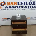 LOTE 097 - 01 MESA DE CABECEIRA. (NO ESTADO EM QUE SE ENCONTRA. SUJEITO A AVARIAS OCULTAS/VISÍVEIS.) BJ6878X