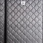 LOTE 162 - 01 COLCHÃO SOLTEIRO COM BASE 1,88CM X 0,88CM. (NO ESTADO EM QUE SE ENCONTRA. SUJEITO A AVARIAS OCULTAS/VISÍVEIS.) BJ7219W